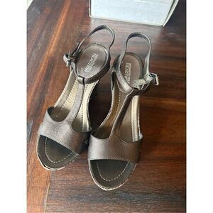 Kenneth Cole “Got Sole” bronze wedge